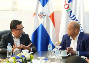 Delegación diplomática de Chile se reúne con funcionarios de Proindustria