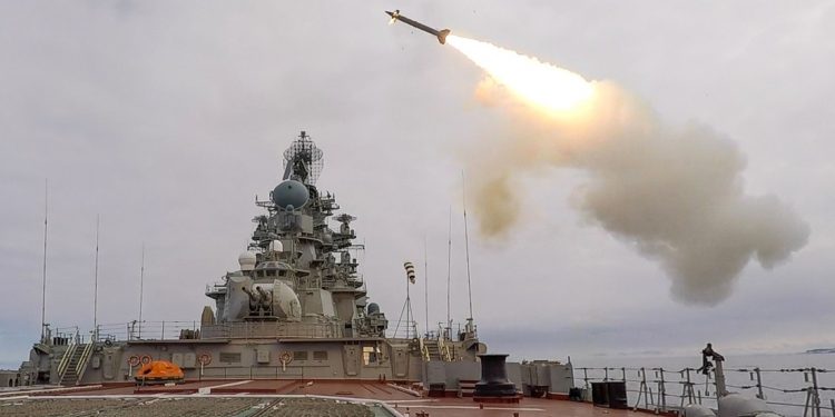 Rusia lanza un ataque masivo contra el complejo militar de Ucrania
