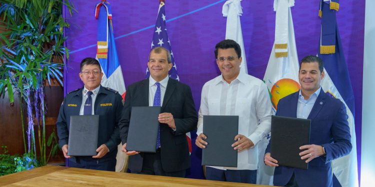 Turismo y Embajada Americana firman acuerdo para seguridad de turistas