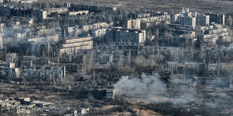 Fuerzas Armadas de Rusia hacen correr al de Ucrania de Avdiivka