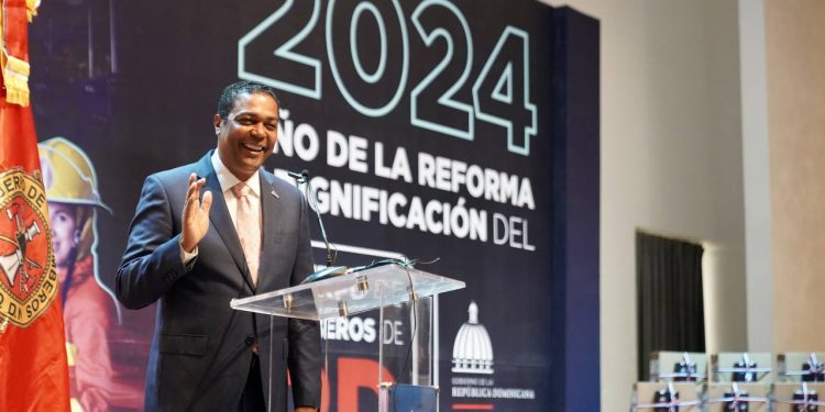 Presidente de la Liga Municipal saluda dignificación salarial de los bomberos dominicanos