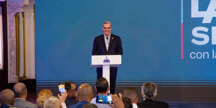 Abinader afirma que el país produce el 90.6% de los alimentos que consumen los dominicanos