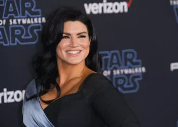 La actriz ‘cancelada’ de ‘The Mandalorian’ demanda a Disney y recibe el respaldo de Musk