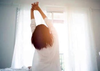 Cuál es la fruta que contiene melatonina y ayuda a dormir bien