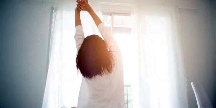Cuál es la fruta que contiene melatonina y ayuda a dormir bien