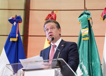 Ministro Bisonó viaja a Abu, Dabi-Emiratos Árabes Unidos donde agotará una apretada agenda de encuentros sobre comercio bilateral