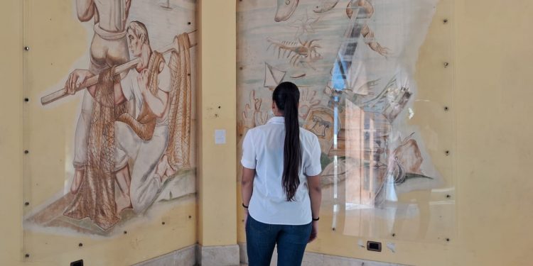 Dirección General de Museos inicia trabajos de restauración y conservación murales de Vela Zanetti en el Monumento de Santiago