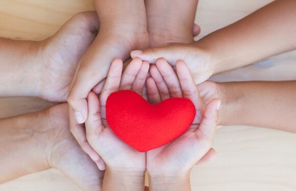 TCL motiva a cuidar seres queridos en el mes del amor y la amistad