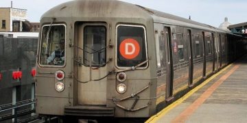 Llaman connacionales tomar medidas precaución extrema al abordar trenes NYC
