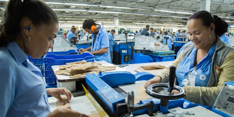ADOZONA proyecta sector ZF superará los 200,000 empleos en el 2024