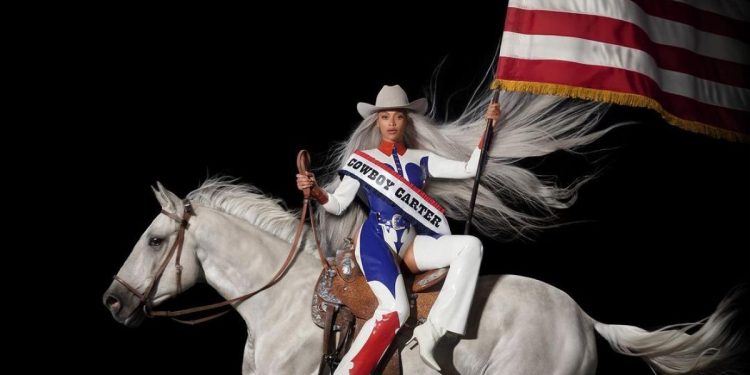 Beyoncé junto a la portada de su nuevo álbum: «No me sentía bienvenida» en el género country