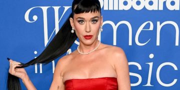 ¡Escándalo en los Billboard! Katy Perry encendió la alfombra roja con atrevido look