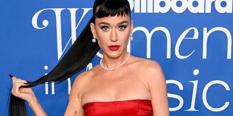 ¡Escándalo en los Billboard! Katy Perry encendió la alfombra roja con atrevido look