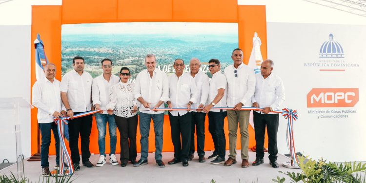 Abinader inaugura la reconstruida carretera Moca-Jamao- Sabaneta de Yásica, un liceo experimental y liceo centro UASD, en Moca