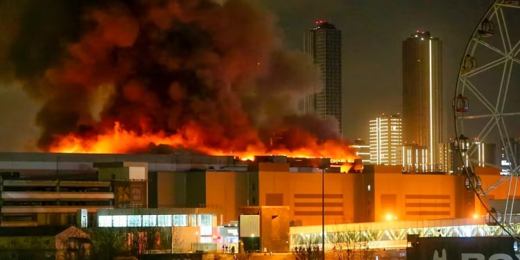Más de 60 muertos y 145 heridos en el tiroteo cerca a Moscú; el Estado Islámico reivindica el ataque
