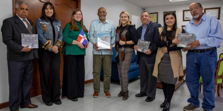 Delegación COOPNAMA conoce experiencia economía solidaria y social en Medellín