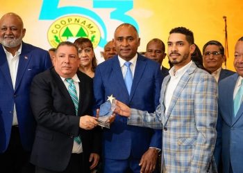 COOPNAMA reconoce al diputado y aspirante a senador por Peravia profesor Julito Fulcar
