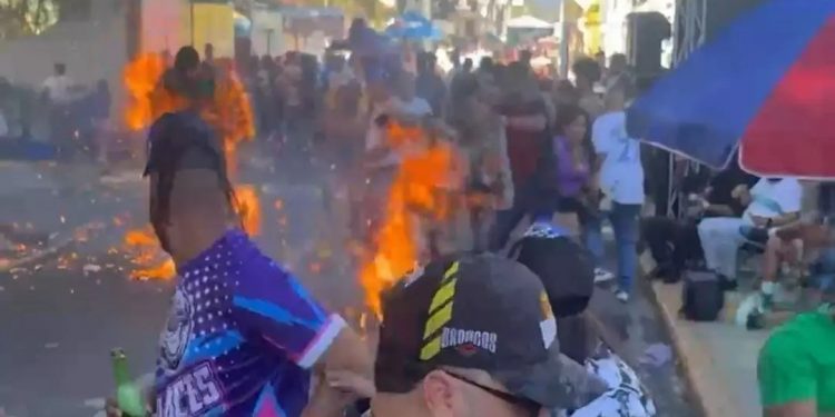 Muere menor ingresado en el Robert Reid afectado por incendio en Carnaval Salcedo 