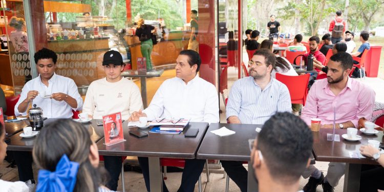 Daniel Rivera presenta en Café Político de la PUCMM propuestas de desarrollo de Santiago y transformación legislativa