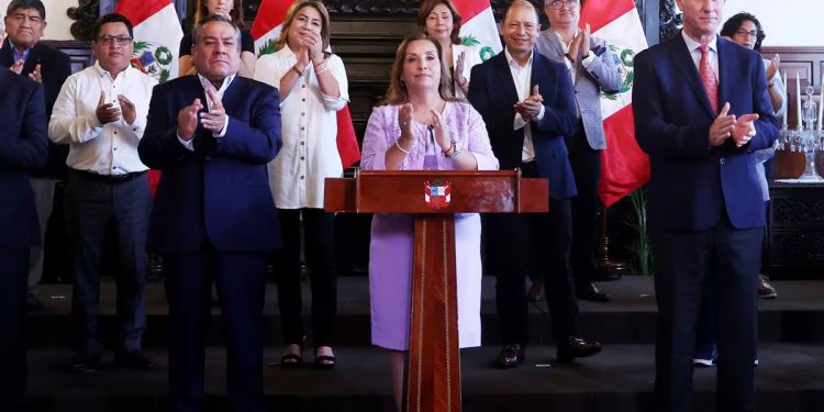 Dina Boluarte no aclara el origen de su colección de relojes de alta gama en un mensaje a la Nación