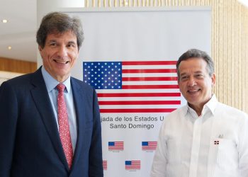 Bisonó destaca en encuentro con Subsecretario de Estado avances de la industria médico-farmacéutica en RD