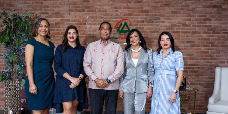 Conferencia «Mujer Motivada»: Empoderamiento y Liderazgo Femenino en Cooperativa La Altagracia