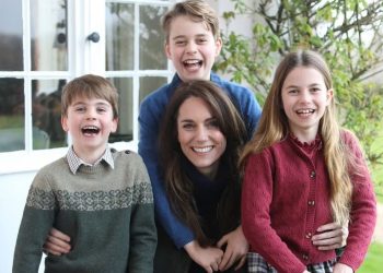 Kate Middleton pide disculpas por la manipulación de su fotografía y admite que la retocó ella