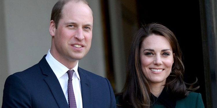 ¿Reaparece? Kate Middleton y el príncipe Guillermo se dejan ver en un «paseo»