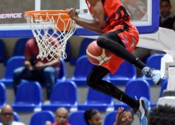 Sharks logran victoria ante Correcaminos en el Basket de Puerto Plata