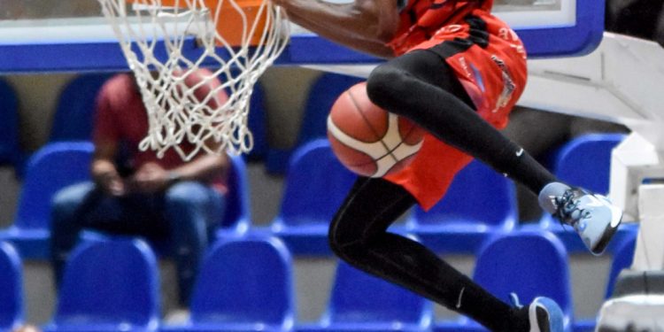 Sharks logran victoria ante Correcaminos en el Basket de Puerto Plata