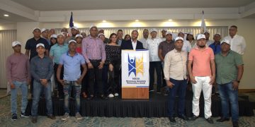 Más de 200 líderes religiosos respaldan candidatura presidencial de Abinader