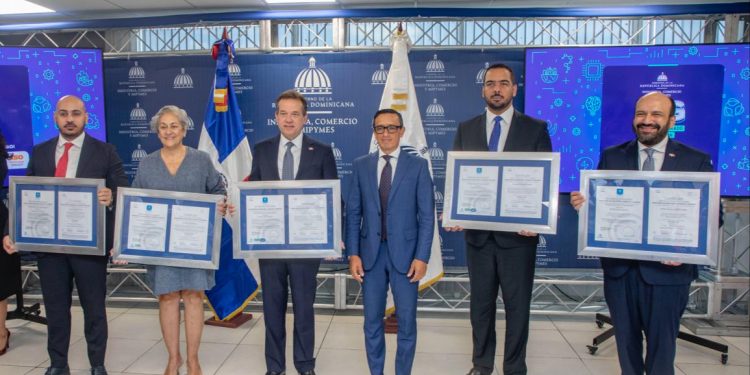 MICM se convierte en el primer Ministerio en obtener la certificación en cinco normas internacionales ISO