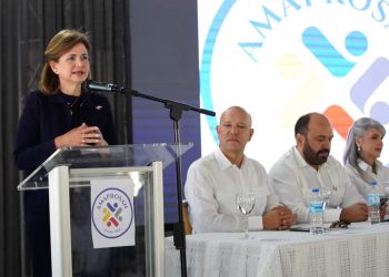 Vicepresidenta Raquel Peña encabeza juramentación de nueva directiva de Amaprosan