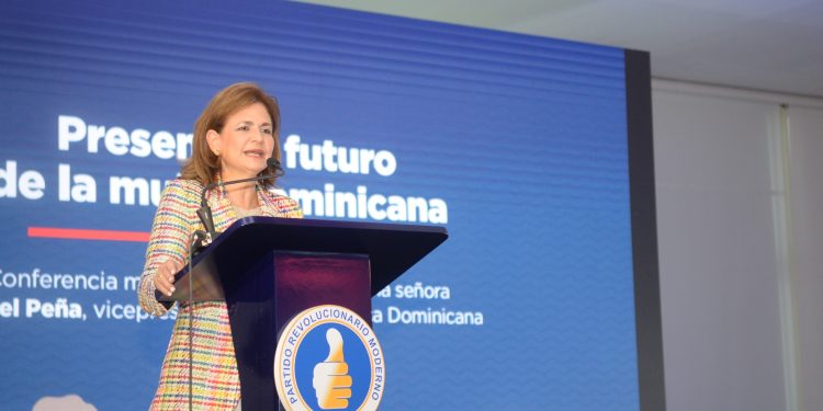 Vicepresidenta Raquel Peña y Daniel Rivera resaltan espíritu emprendedor y luchador de la mujer dominicana