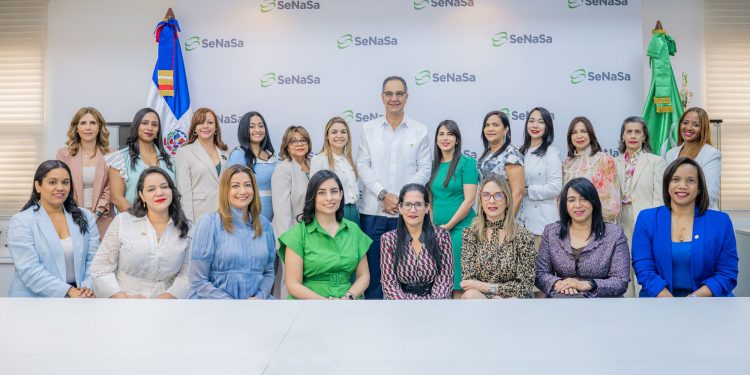 Director de SeNaSa destaca aportes de la mujer al fortalecimiento de sistema de salud del país