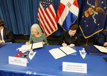 Departamento de Trabajo de EEUU y Embajada de RD promoverán derechos laborales de trabajadores dominicanos en esa nación