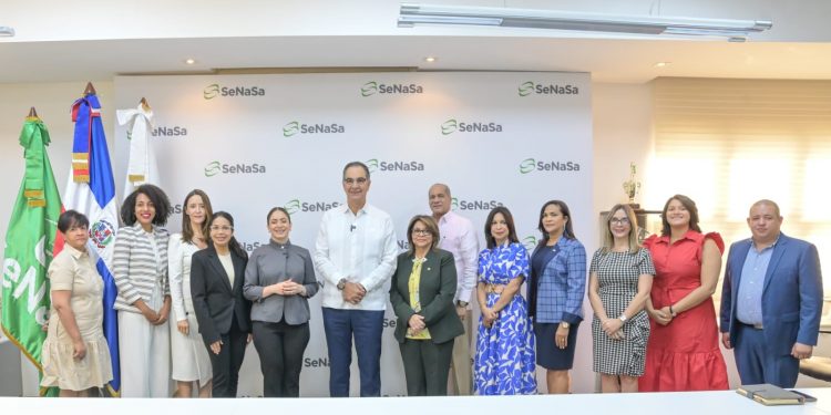 SeNaSa y Supérate rubrican acuerdo para afiliar a familias en situación de vulnerabilidad 