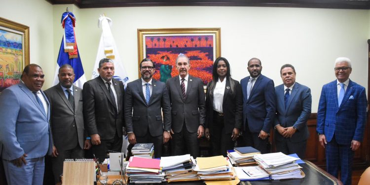 Yohan López presidente del CARD inicia acercamiento con el MESCYT para agenda de trabajo en beneficio de los abogados