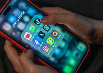 YouTube, Facebook, WhatsApp y decenas de servicios caen masivamente a nivel global
