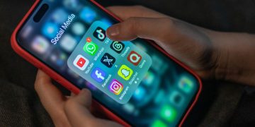 YouTube, Facebook, WhatsApp y decenas de servicios caen masivamente a nivel global