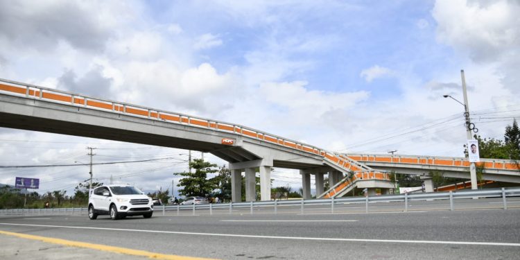 El Gobierno entrega obras en Baní, San Cristóbal y Haina construidas por el MOPC