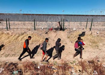 El Supremo de EE UU permite la entrada en vigor de la ley antimigrante de Texas