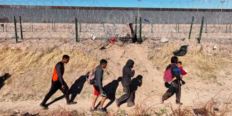 El Supremo de EE UU permite la entrada en vigor de la ley antimigrante de Texas