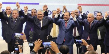 Opositores se abrazan en acto para ratificar Alianza Rescate RD, pero irán por separado