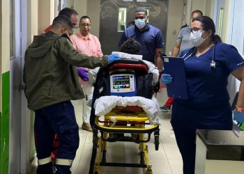 SNS informa menor de 15 años quemado en Salcedo es trasladado a Boston por gestión del Robert Reid