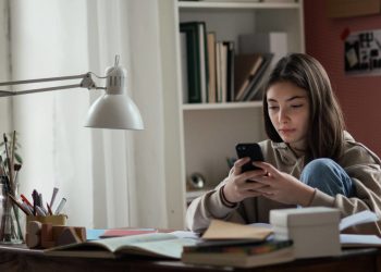 Sin Facebook ni Instagram: Florida prohíbe el acceso a las redes a menores de 14 años