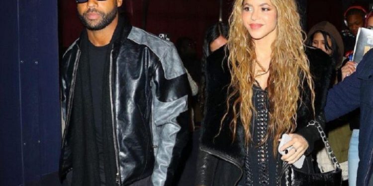 ¿Romance en puerta? Captan a Shakira cenando con actor británico