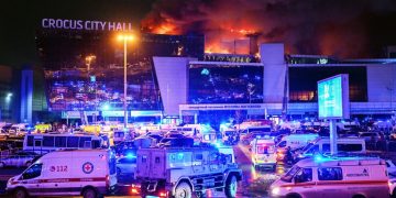 Al menos 40 muertos y 100 heridos en un ataque de hombres armados en un auditorio en Moscú