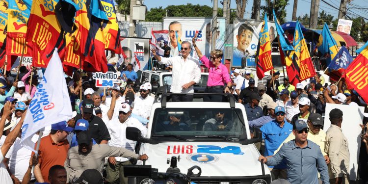 Abinader encabeza desbordante marcha caravana en Puerto Plata junto a perremeistas y aliados