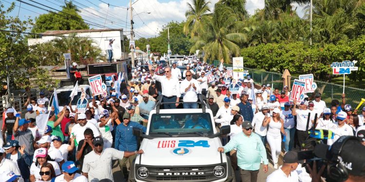 Abinader finaliza recorrido por la Línea Noroeste con caravanas en Valverde, Santiago Rodríguez y Dajabón